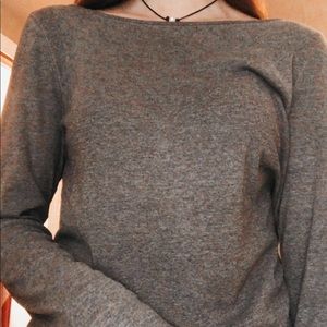 Women’s gray long sleeve soft top